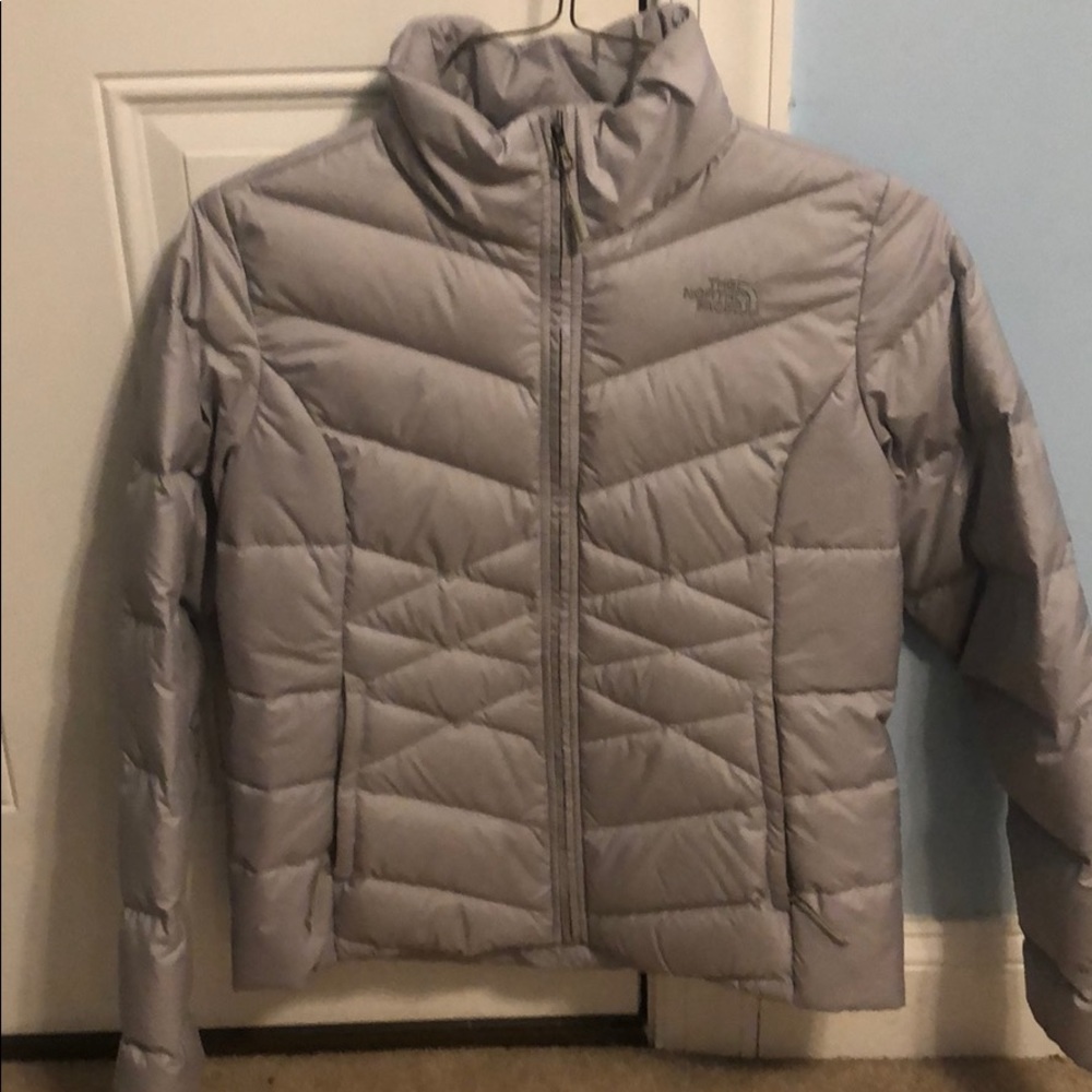 North face puffer jacket never worn size medium